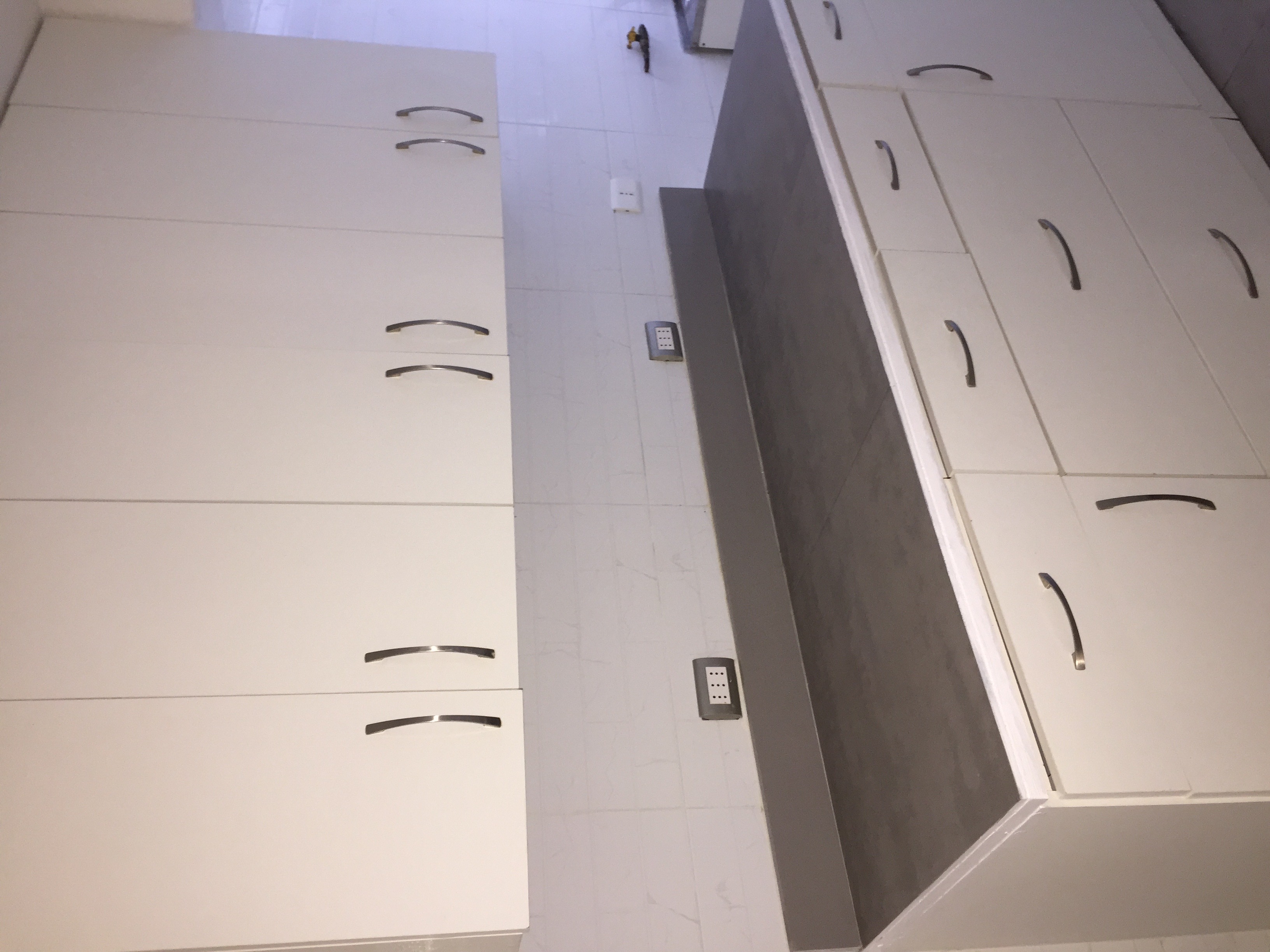 Muebles y cubierta de la cocina