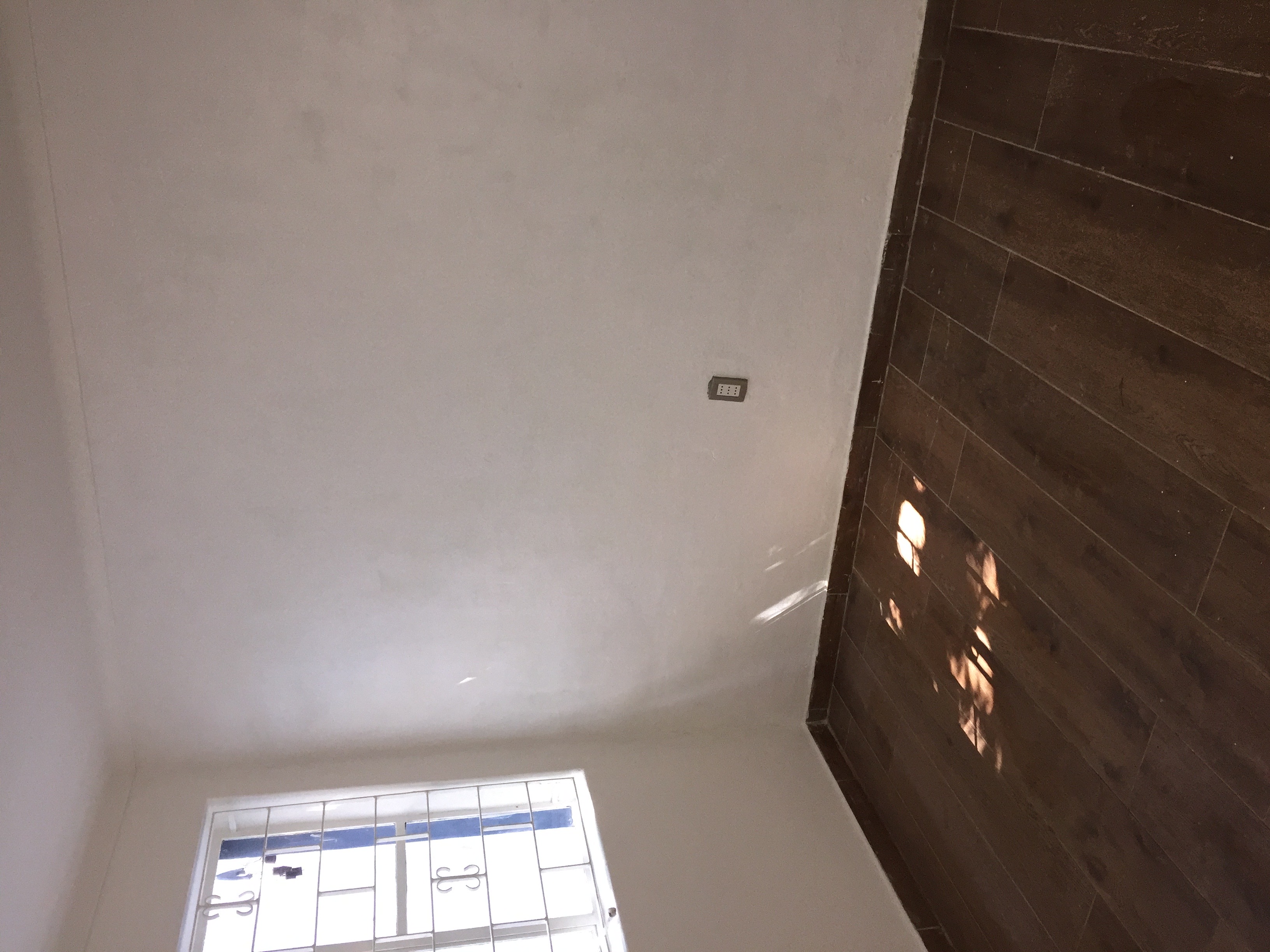 Dormitorio con ventana