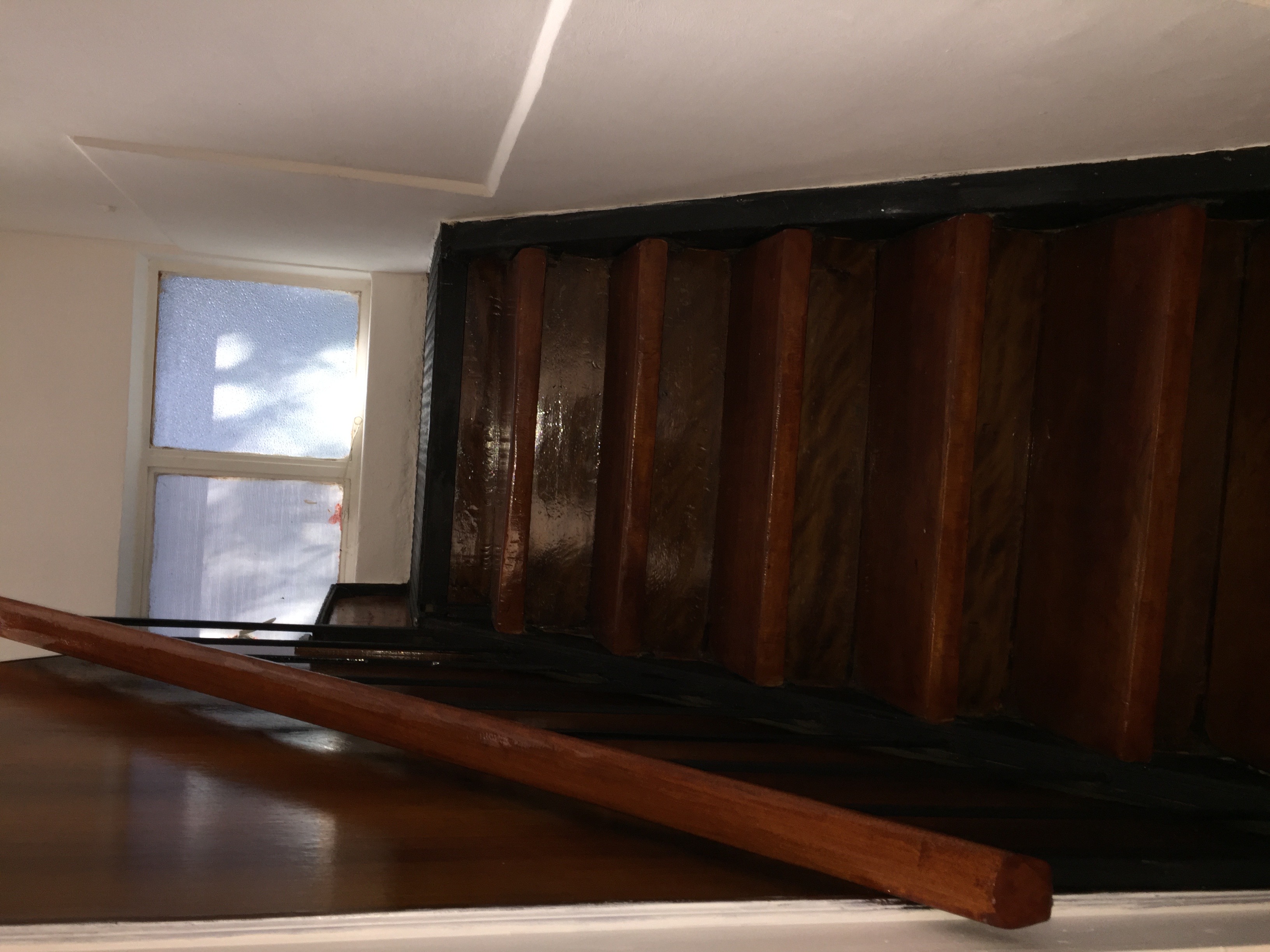 Escaleras interiores de la casa