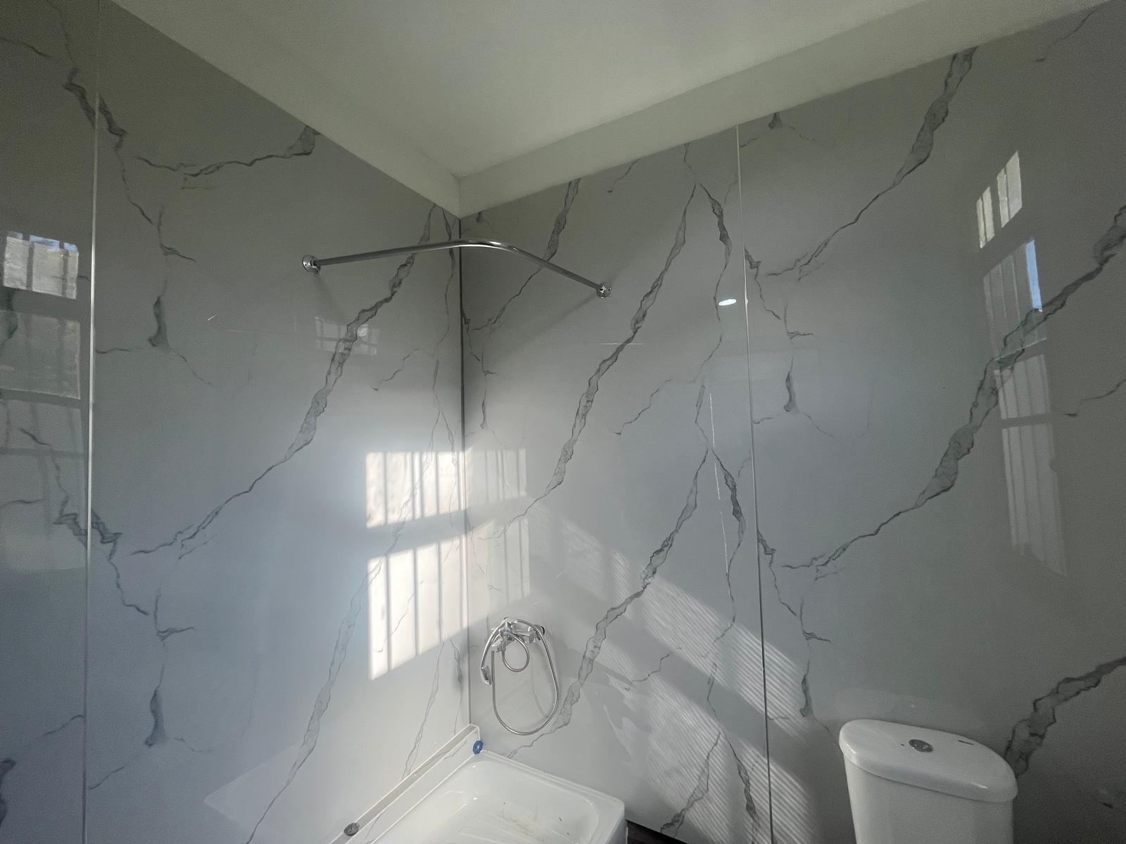 Baño con tina de la casa en arriendo