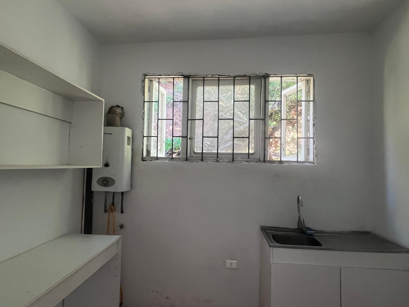 Vista frontal de la cocina