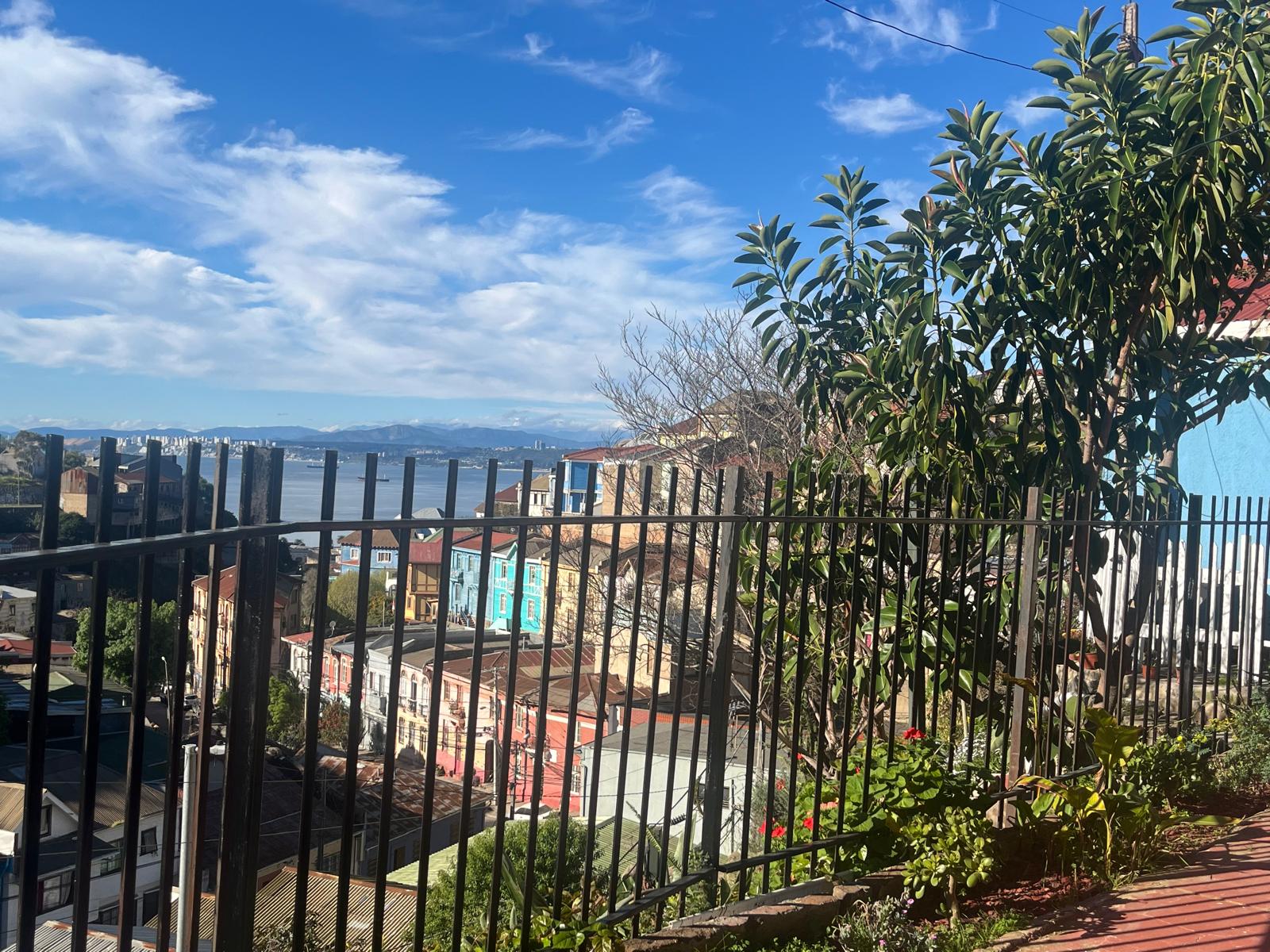 Vista hacia la bahía desde el exterior de la propiedad