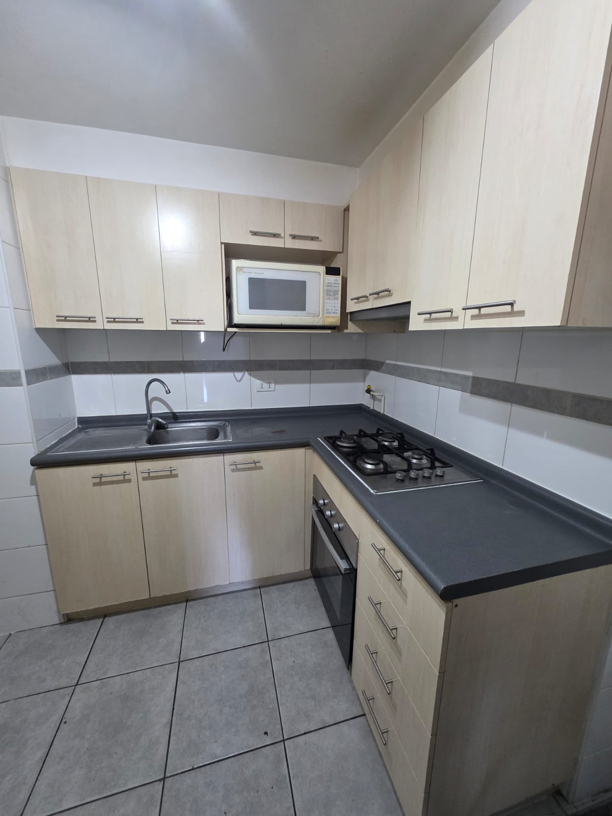 Cocina separada del departamento